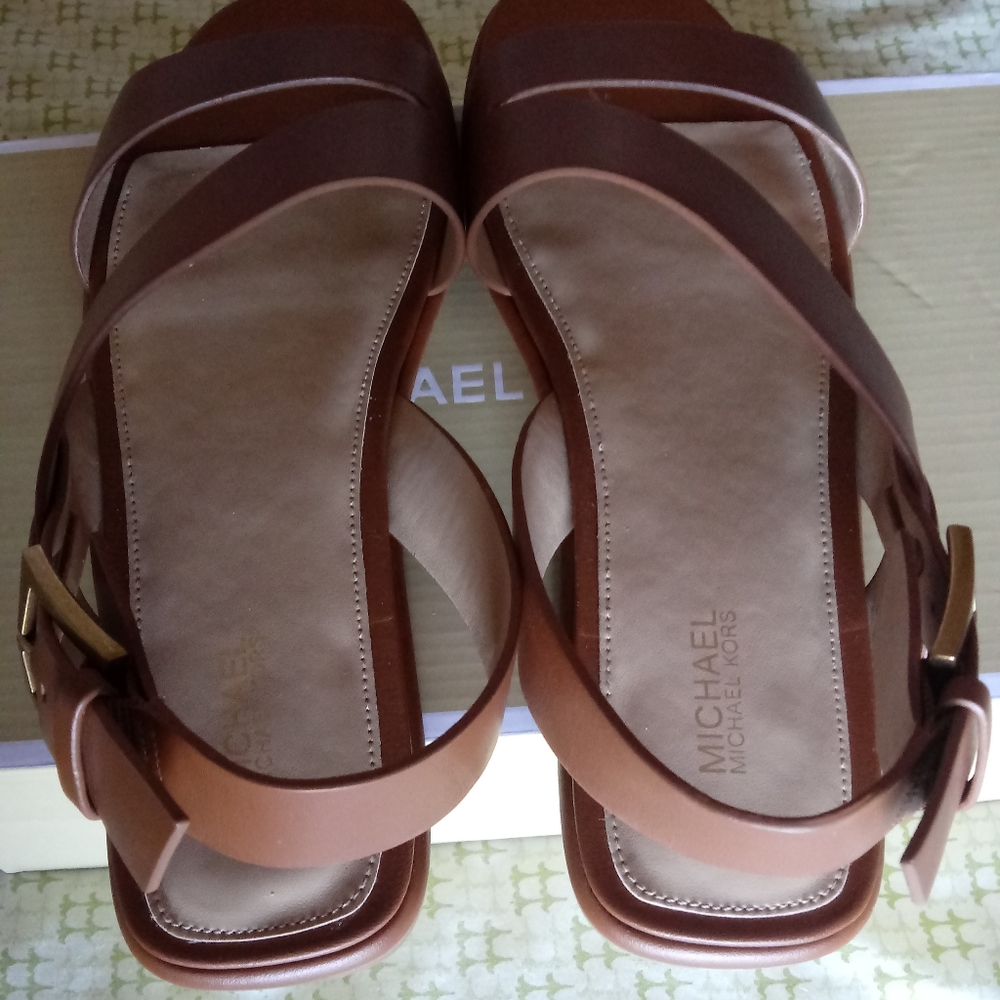 "New" Michael Kors Delilah Sandals - Picture 9 of 10